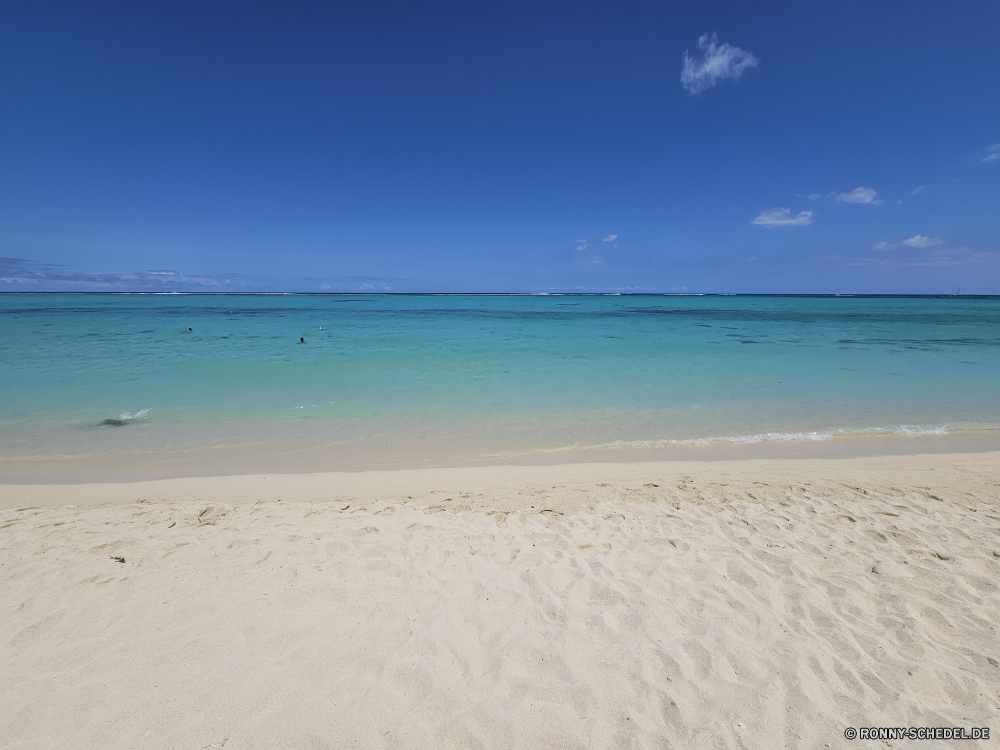 Mauritius Strand Sandbank Bar Sand Ozean Barrier Grat Meer Tropischer Urlaub Küste Wasser Himmel Paradies Insel natürliche Höhe Reisen Sommer Welle Landschaft seelandschaft Resort sonnig Ufer Wolke Entspannen Sie sich Türkis Tourismus Sonne Urlaub landschaftlich Horizont Küste Surf Sonnenlicht Wendekreis Entspannung Wolken klar geologische formation Sonnenschein im freien heiß Bucht ruhige Szenerie Wellen romantische exotische Lagune Tag idyllische Erholung friedliche Frieden Ruhe natürliche platsch Ziel niemand am Meer Baum warm Palm Szene sandigen Boden Übernachtung Freizeit gelassene Fels Traum Düne Tourist Erde Urlaub Einsamkeit unberührte unberührte Küste Wärme hell Pazifik Wüste Landschaften im freien entspannende bunte Saison beach sandbar bar sand ocean barrier ridge sea tropical vacation coast water sky paradise island natural elevation travel summer wave landscape seascape resort sunny shore cloud relax turquoise tourism sun holiday scenic horizon coastline surf sunlight tropic relaxation clouds clear geological formation sunshine outdoor hot bay tranquil scenery waves romantic exotic lagoon day idyllic recreation peaceful peace calm natural splash destination nobody seaside tree warm palm scene sandy soil getaway leisure serene rock dream dune tourist earth vacations solitude unspoilt untouched coastal heat bright pacific desert scenics outdoors relaxing colorful season