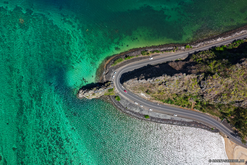 Mauritius Schlange Seeschlange Reptil Straße Reisen Landschaft Aal Berg Transport Verkehr Fluss Wasser Auto Sommer Berge Stadt Tourismus Himmel Szenerie Luftbild Autobahn See Bewegung Wolken Umgebung Fels hoch Strand Straße Licht Fahrzeug Verkehr Laufwerk Reise Sand Küste Linie Asphalt Hügel im freien Geschwindigkeit Urlaub im freien Nacht Meer Gras Auto Küstenlinie Strumpfbandnatter dunkel Lichter Brücke Land Stream natürliche Kurve Urban Spur Autos Tal Raum Stein Bucht Reise Insel Landschaft Art und Weise landschaftlich Boden snake sea snake reptile road travel landscape eel mountain transportation transport river water car summer mountains city tourism sky scenery aerial highway lake motion clouds environment rock high beach street light vehicle traffic drive trip sand coast line asphalt hill outdoor speed vacation outdoors night sea grass automobile shoreline garter snake dark lights bridge land stream natural curve urban lane cars valley space stone bay journey island countryside way scenic ground