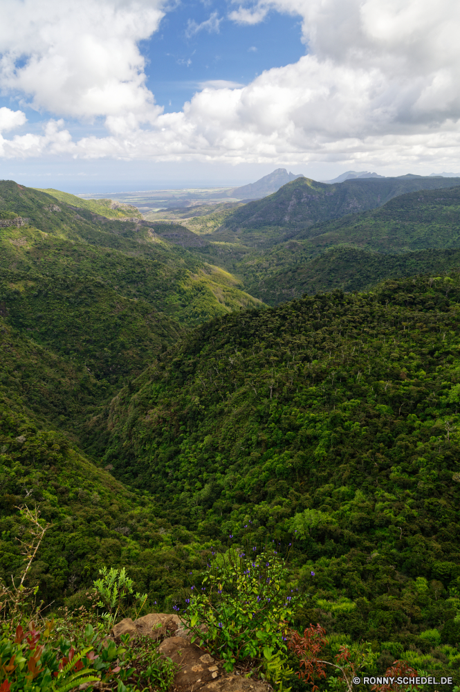 Mauritius Bereich Berge Hochland Berg Landschaft Tal Reisen Himmel Wald Szenerie Fluss Fels Tourismus Baum Park Sommer Wildnis Schnee Spitze nationalen im freien Wolke Wasser landschaftlich Hügel Gras Wolken hoch Bäume See Hügel Panorama im freien Stein sonnig Wandern Alp Entwicklung des ländlichen Alpen natürliche Land Straße Umgebung Frühling Ruhe Landschaft Mount übergeben felsigen Szene Felsen friedliche ruhige Spitzen Urlaub Alpine Herbst Tag Reflexion Steigung Wild Busch gelassene Sonnenschein geologische formation Aufstieg Wiese Land Hochland Klettern ruhig Panorama Landschaften Reise Holz Pflanze Nach oben Belaubung fallen Horizont Schlucht Schlucht range mountains highland mountain landscape valley travel sky forest scenery river rock tourism tree park summer wilderness snow peak national outdoors cloud water scenic hill grass clouds high trees lake hills panorama outdoor stone sunny hiking alp rural alps natural land road environment spring calm countryside mount pass rocky scene rocks peaceful tranquil peaks vacation alpine autumn day reflection slope wild bush serene sunshine geological formation ascent meadow country highlands climbing quiet panoramic scenics journey wood plant top foliage fall horizon ravine canyon