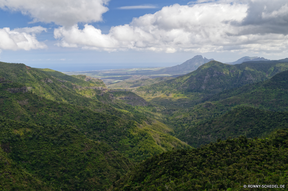 Mauritius Hochland Bereich Berg Berge Landschaft Tal Himmel Reisen Wald Fluss Fels Schnee Tourismus Szenerie Wolken Wildnis Baum Spitze Sommer nationalen Park Wolke Gras im freien Wasser Panorama Hügel Stein landschaftlich See hoch Bäume Umgebung Wandern im freien Alpen Hügel Entwicklung des ländlichen Szene übergeben sonnig Landschaft Spitzen Alp Herbst natürliche Straße Felsen Schlucht Wild Landschaften Land geologische formation Frühling friedliche ruhige Urlaub Mount Klettern felsigen Sonnenschein Ruhe Horizont Wiese Hochland Grat Tag Alpine Busch Bereich Abenteuer gelassene Wüste Reflexion Sonne fallen Öffnen Schlucht Land highland range mountain mountains landscape valley sky travel forest river rock snow tourism scenery clouds wilderness tree peak summer national park cloud grass outdoors water panorama hill stone scenic lake high trees environment hiking outdoor alps hills rural scene pass sunny countryside peaks alp autumn natural road rocks canyon wild scenics land geological formation spring peaceful tranquil vacation mount climbing rocky sunshine calm horizon meadow highlands ridge day alpine bush area adventure serene desert reflection sun fall open ravine country