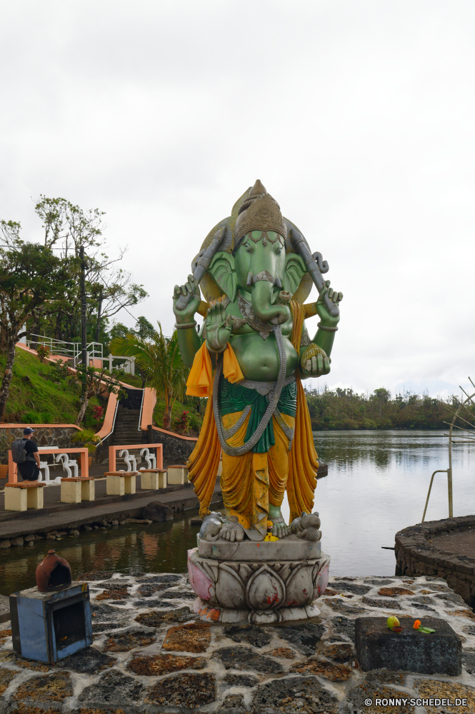 Mauritius Statue Skulptur Tempel Religion Architektur Reisen Antike Kultur Denkmal Geschichte Tourismus religiöse Kunst Gott Gebäude Himmel Gottesdienst traditionelle Bronze historischen Wahrzeichen alt Tourist Stadt historische Park Gold Stein König spirituelle Osten Struktur beten glauben Mönch Frieden Wasser Schnitzerei Urlaub heilig Orientalische Antik Golden Krieger Weltanschauung Symbol Palast Gebet Meditation Verkäufer Gesicht Insel Totempfahl Platz Brunnen Mann Urlaub Spalte heilig Baum St. Tropischer Dekoration Person statue sculpture temple religion architecture travel ancient culture monument history tourism religious art god building sky worship traditional bronze historic landmark old tourist city historical park gold stone king spiritual east structure pray faith monk peace water carving vacation holy oriental antique golden warrior belief symbol palace prayer meditation seller face island totem pole place fountain man holiday column sacred tree saint tropical decoration person