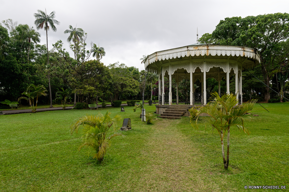 Mauritius Baum Gras Landschaft Gebäude Himmel Garten Architektur Park Haus Bäume Sommer Struktur Rasen Villa Wald Residenz Frühling Palast woody plant im freien Feld im freien Entwicklung des ländlichen Reisen Resort Pflanze Land Schule sonnig Startseite Kurs Golf Wolke Landschaft Stadt Hölzer vascular plant Tropischer zu Fuß Sonne Pfad außerhalb Tag Saison friedliche Straße Tourismus Umgebung Wohnung Eigenschaft Szene Bau Stein Palm Pflanzen Holz Wahrzeichen Wiese Flora Farbe Hof Blätter Wasser gelb Wolken Hügel Belaubung Urlaub Szenerie Herbst landschaftlich spielen Universität natürliche Brücke bunte hell Bauernhof Sonnenlicht Fluss Tempel Urban tree grass landscape building sky garden architecture park house trees summer structure lawn villa forest residence spring palace woody plant outdoor field outdoors rural travel resort plant country school sunny home course golf cloud countryside city woods vascular plant tropical walk sun path outside day season peaceful road tourism environment dwelling property scene construction stone palm plants wood landmark meadow flora color yard leaves water yellow clouds hill foliage vacation scenery autumn scenic play university natural bridge colorful bright farm sunlight river temple urban