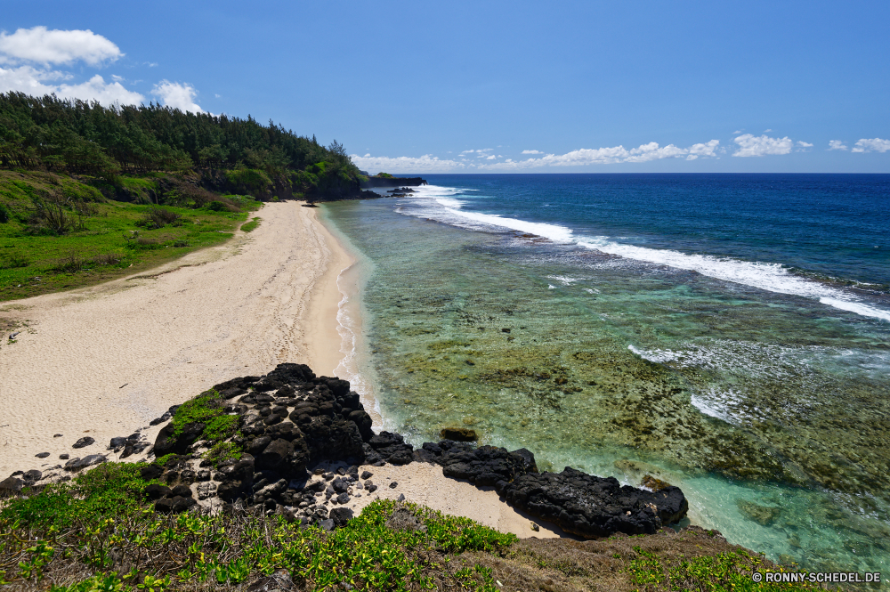 Mauritius Küstenlinie Strand Meer Ozean Küste Wasser Küste am Meer Landschaft Ufer Sand Reisen Himmel Insel Urlaub Fels Kap Sommer Welle landschaftlich Klippe Urlaub Wellen Bucht Sandbank Sonne Tourismus natürliche Höhe Barrier Felsen Paradies Tropischer Stein Wolken Bar seelandschaft sonnig Entspannen Sie sich Baum Vorgebirge im freien geologische formation felsigen Tourist Wolke Szenerie Berg Grat Küste Ziel Pazifik Surf Klippen Horizont Erholung im freien Entspannung Palm Szene ruhige Hügel natürliche Türkis Resort Berge friedliche Stadt Park klar warm Wellenbrecher Sonnenuntergang Meeresküste Lagune idyllische See entspannende romantische Bäume Panorama Steine Freizeit Ruhe Sonnenlicht Fluss Wald Gezeiten Inseln Urlaub Rest exotische Tag shoreline beach sea ocean coast water coastline seaside landscape shore sand travel sky island vacation rock cape summer wave scenic cliff holiday waves bay sandbar sun tourism natural elevation barrier rocks paradise tropical stone clouds bar seascape sunny relax tree promontory outdoor geological formation rocky tourist cloud scenery mountain ridge coastal destination pacific surf cliffs horizon recreation outdoors relaxation palm scene tranquil hill natural turquoise resort mountains peaceful city park clear warm breakwater sunset seashore lagoon idyllic lake relaxing romantic trees panorama stones leisure calm sunlight river forest tide islands holidays rest exotic day