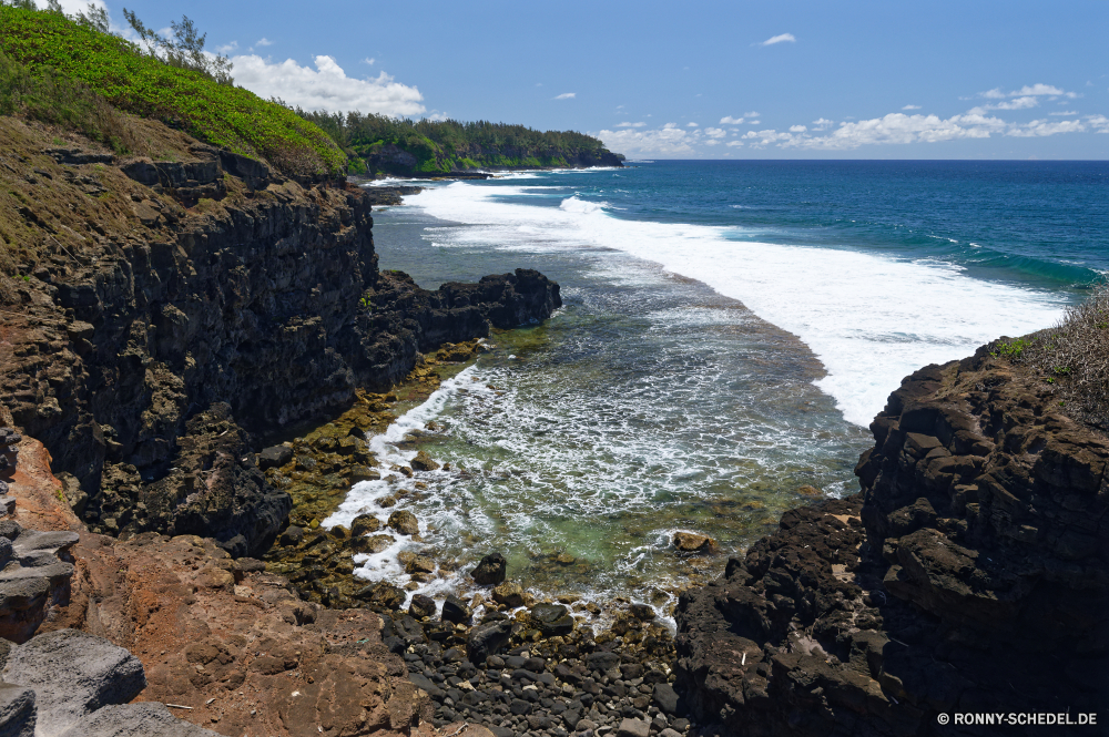 Mauritius Meer Vorgebirge Küste Ozean Küstenlinie Strand natürliche Höhe Küste Kap Wasser geologische formation Fels Landschaft Ufer Klippe Insel Reisen Urlaub Felsen Himmel am Meer Tourismus landschaftlich Sommer Welle Bucht felsigen Wellen Stein seelandschaft Urlaub Sand Sonne Berg Küste Hügel Szenerie Klippen Wolke im freien Tourist Tropischer Pazifik Wolken Horizont Baum im freien friedliche Entspannen Sie sich Wetter Gezeiten England Süden Ziel Urlaub Berge natürliche Inseln Türkis Panorama Szene Gras sonnig Paradies Sonnenuntergang Sonnenlicht Riff Surf Steine Resort Barrier ruhige Stadt Park Wellenbrecher Umgebung Licht Ruhe Reflexion Wahrzeichen Tag sea promontory coast ocean shoreline beach natural elevation coastline cape water geological formation rock landscape shore cliff island travel vacation rocks sky seaside tourism scenic summer wave bay rocky waves stone seascape holiday sand sun mountain coastal hill scenery cliffs cloud outdoor tourist tropical pacific clouds horizon tree outdoors peaceful relax weather tide england south destination holidays mountains natural islands turquoise panorama scene grass sunny paradise sunset sunlight reef surf stones resort barrier tranquil town park breakwater environment light calm reflection landmark day