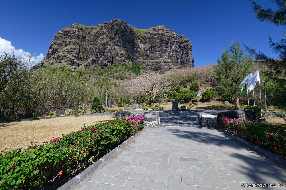 Mauritius Landschaft Berg Straße Mauer Himmel Baum Berge Reisen Sommer Hügel Park Tourismus Gras Bäume Entwicklung des ländlichen Architektur landschaftlich Straße Tourist Garten Stein Fels im freien Steigung Land Wald Struktur Tal Szenerie Aufstieg Landschaft Stadt Haus Biegung Wolken Pfad Asphalt Art und Weise Dorf im freien Wasser Kurve Antike sonnig Ziel Tag Pflanzen Feld Gebäude Umgebung alt Hügel Bereich Laufwerk Felsen Terrasse Horizont Sonne Startseite Spitze woody plant Kultur Reise Blume Stadt Bereich nationalen Wahrzeichen Flora Fluss Urlaub Alpen Backstein Wolke Häuser Autobahn Bau Zaun Panorama Perspektive Barrier berühmte Auto Urlaub Insel Residenz landscape mountain road wall sky tree mountains travel summer hill park tourism grass trees rural architecture scenic street tourist garden stone rock outdoors slope country forest structure valley scenery ascent countryside city house bend clouds path asphalt way village outdoor water curve ancient sunny destination day plants field building environment old hills range drive rocks patio horizon sun home peak woody plant culture journey flower town area national landmark flora river holiday alps brick cloud houses highway construction fence panorama perspective barrier famous car vacation island residence