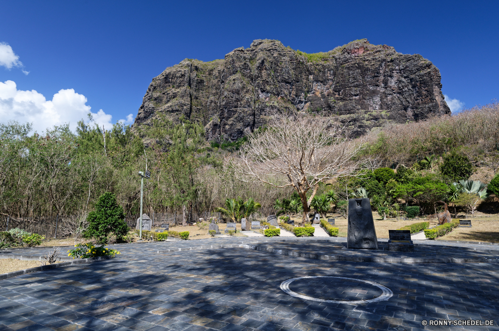 Mauritius Labyrinth Berg Landschaft Berge Himmel Reisen Baum Stein Fels Sommer Tourismus landschaftlich Gras Park im freien Tal Hügel im freien Szenerie Alpen Wasser Tourist Spitze Fluss Landschaft Architektur Pfad Alpine Wolken Straße Wandern Stadt Panorama Entwicklung des ländlichen Antike Wanderweg Bäume Urlaub Wald hoch Frühling Schnee natürliche Ruine Wildnis See Feld Wandern alt Dorf Abenteuer außerhalb Garten Umgebung Wahrzeichen Urlaub Wiese Geschichte Grat Mount Land Gebäude Blume Süden Flora Sonne Trek Tag Wanderung Szene Wolke sonnig felsigen Fuß Steine Felsen Ziel berühmte historischen Ruhe nationalen niemand maze mountain landscape mountains sky travel tree stone rock summer tourism scenic grass park outdoors valley hill outdoor scenery alps water tourist peak river countryside architecture path alpine clouds road hiking city panorama rural ancient trail trees holiday forest high spring snow natural ruins wilderness lake field trekking old village adventure outside garden environment landmark vacation meadow history ridge mount country building flower south flora sun trek day hike scene cloud sunny rocky walking stones rocks destination famous historic calm national nobody